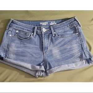 Levi's Denizen Light Blue Low- Rise Shortie Shorts Size 9